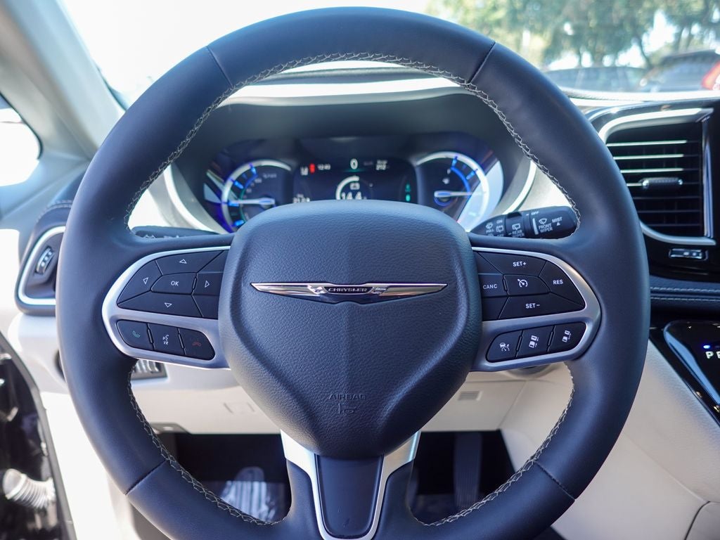 2024 Chrysler Pacifica Hybrid Select