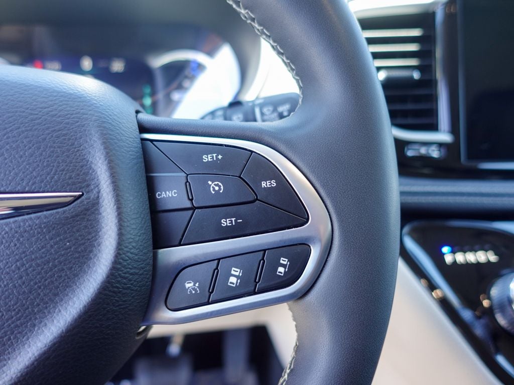 2024 Chrysler Pacifica Hybrid Select