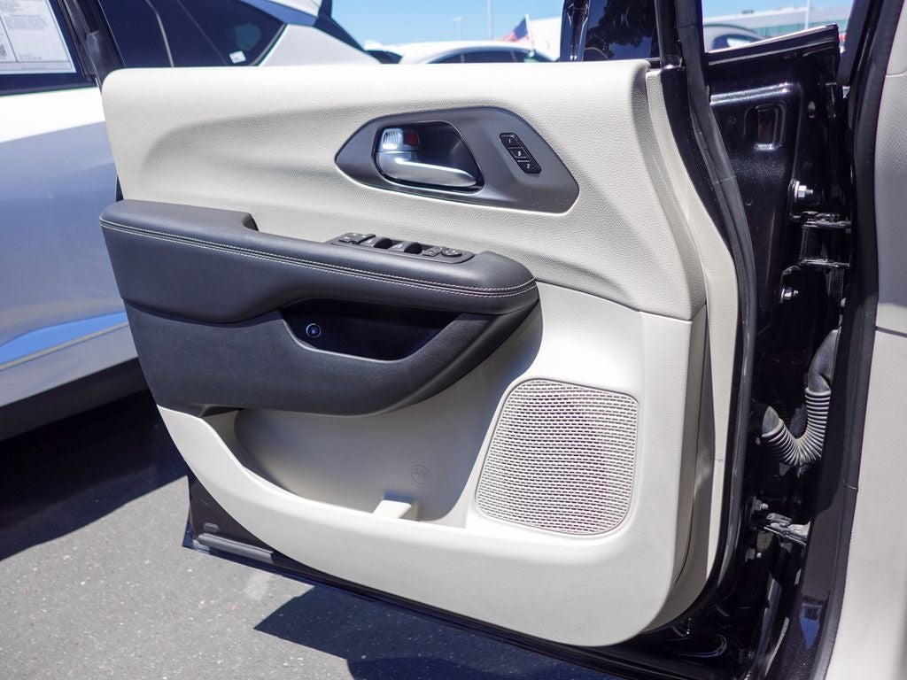 2024 Chrysler Pacifica Hybrid Select
