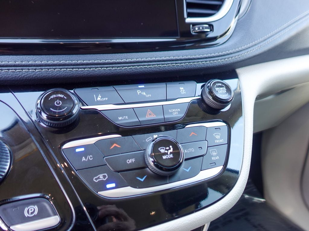 2024 Chrysler Pacifica Hybrid Select