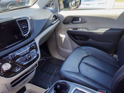 2024 Chrysler Pacifica Hybrid Select