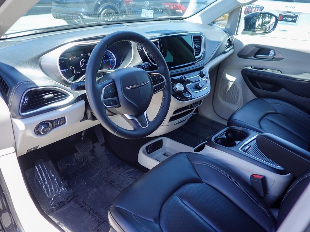 2024 Chrysler Pacifica Hybrid Select