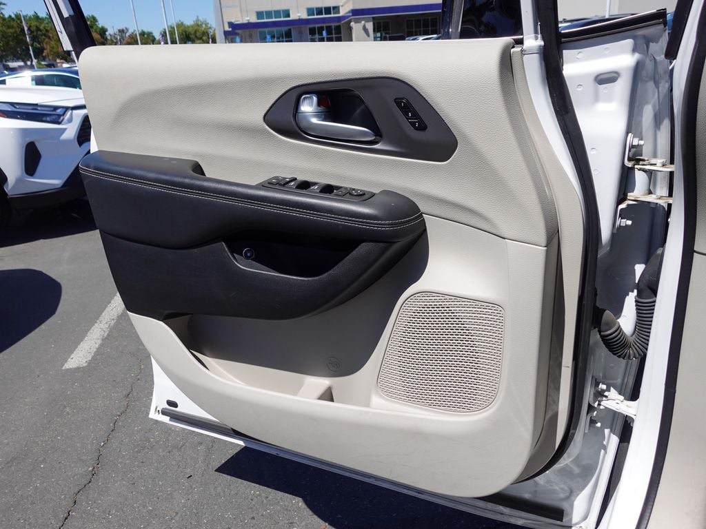 2024 Chrysler Pacifica Hybrid Select