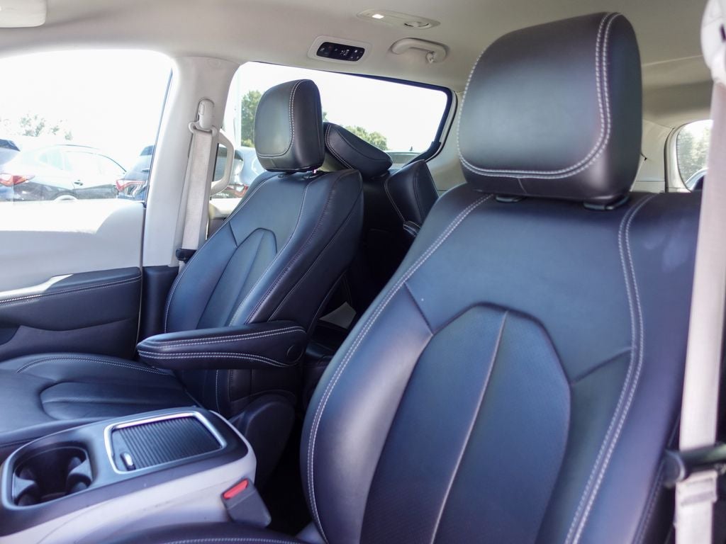 2024 Chrysler Pacifica Hybrid Select