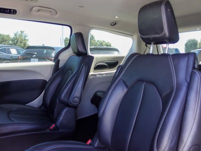 2024 Chrysler Pacifica Hybrid Select
