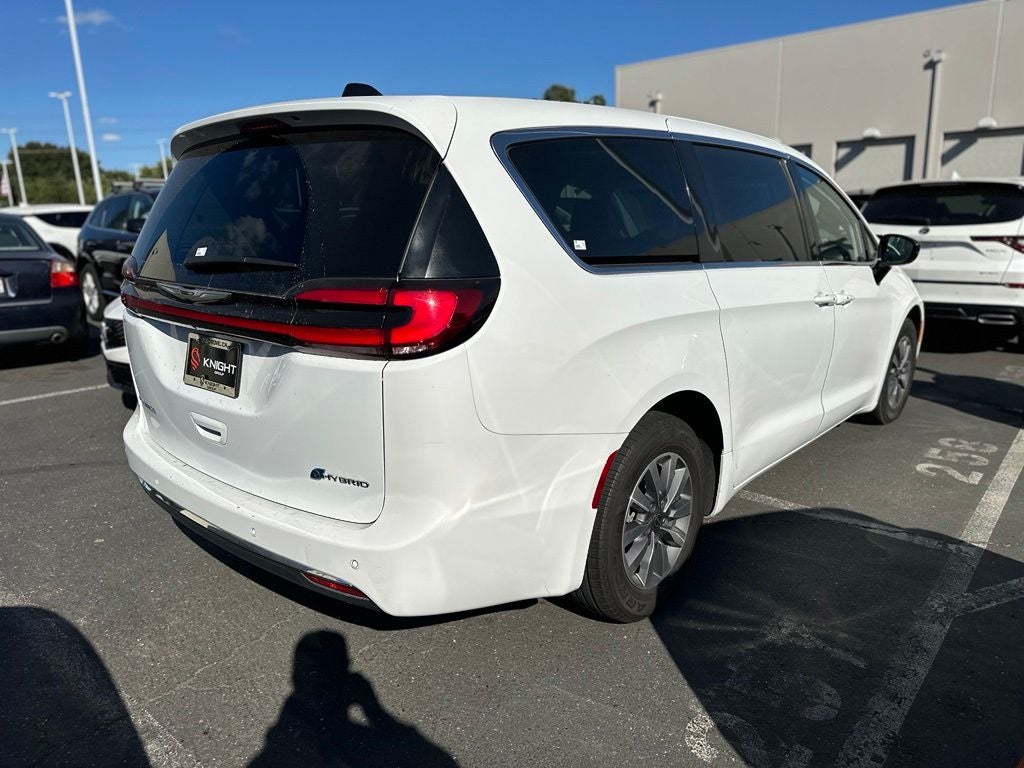 2024 Chrysler Pacifica Hybrid Select