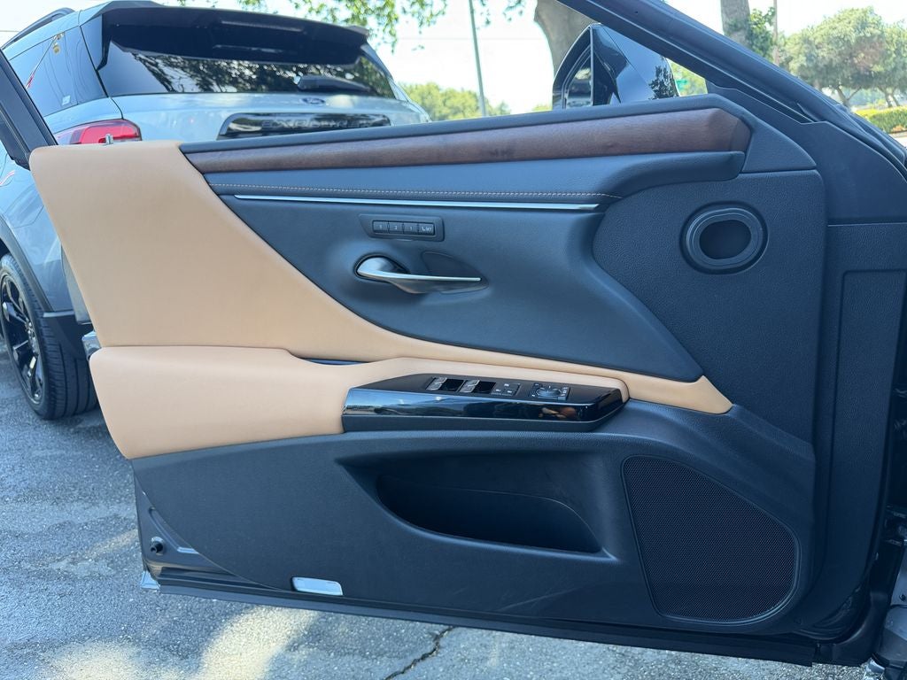 2023 Lexus ES 250