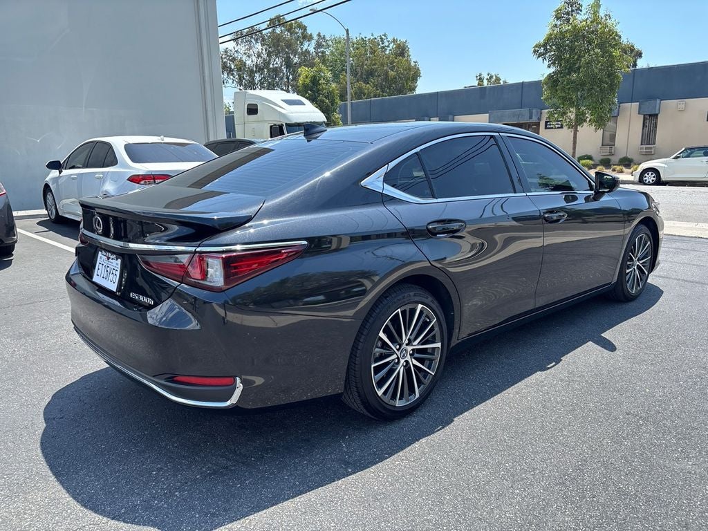 2025 Lexus ES 300h