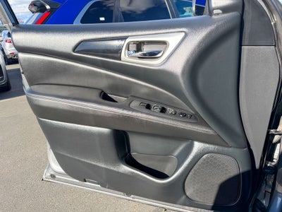 2020 Nissan Pathfinder SV