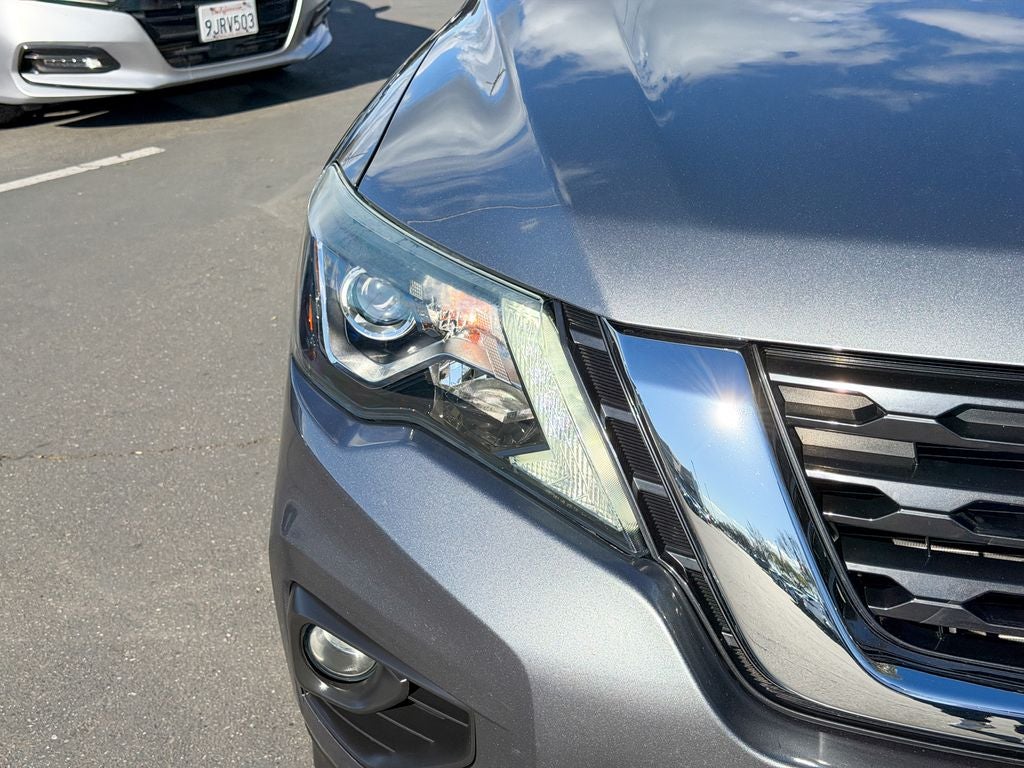 2020 Nissan Pathfinder SV