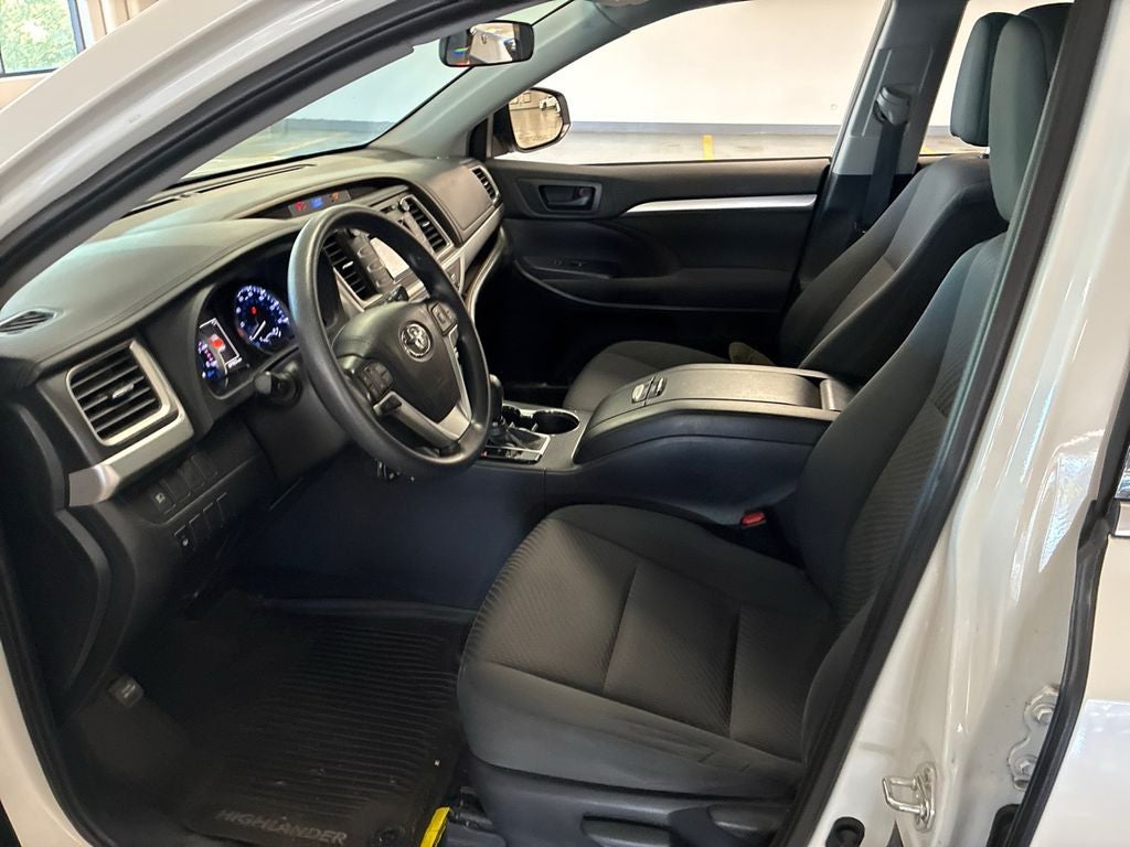 2019 Toyota Highlander LE