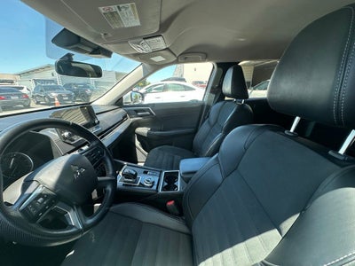 2024 Mitsubishi Outlander SE