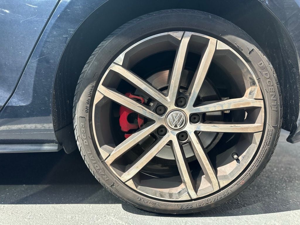 2017 Volkswagen Golf GTI Sport