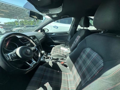 2017 Volkswagen Golf GTI Sport
