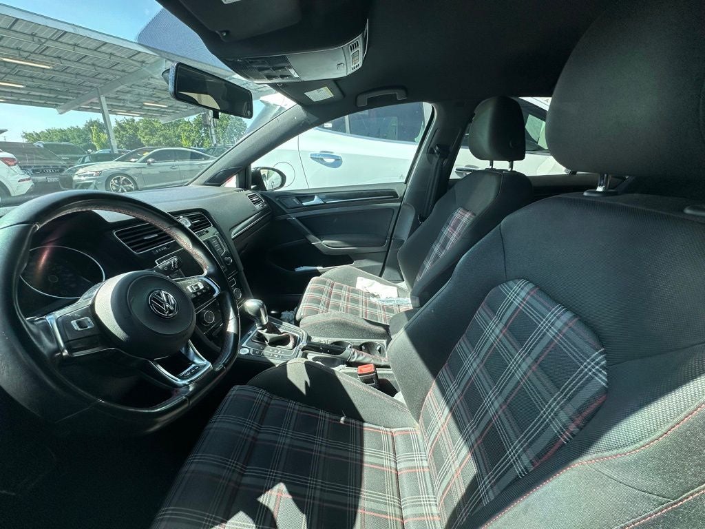 2017 Volkswagen Golf GTI Sport
