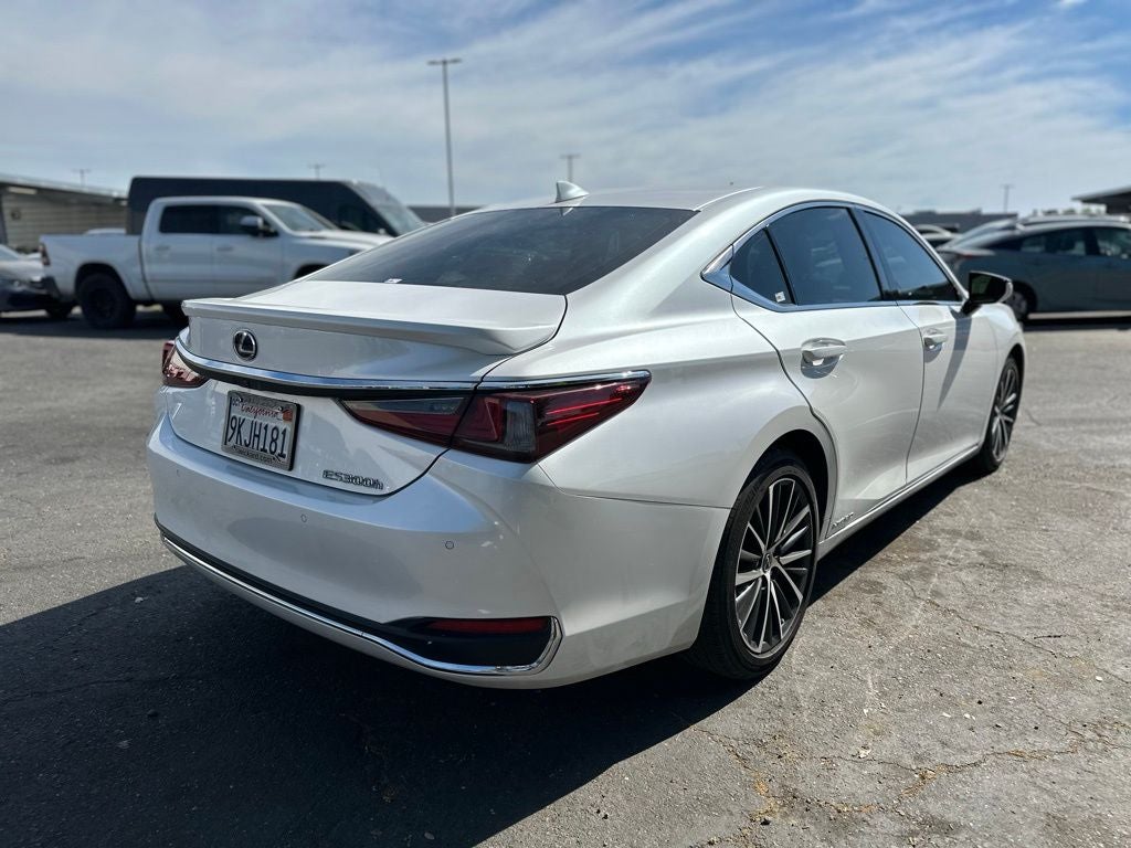 2022 Lexus ES 300h
