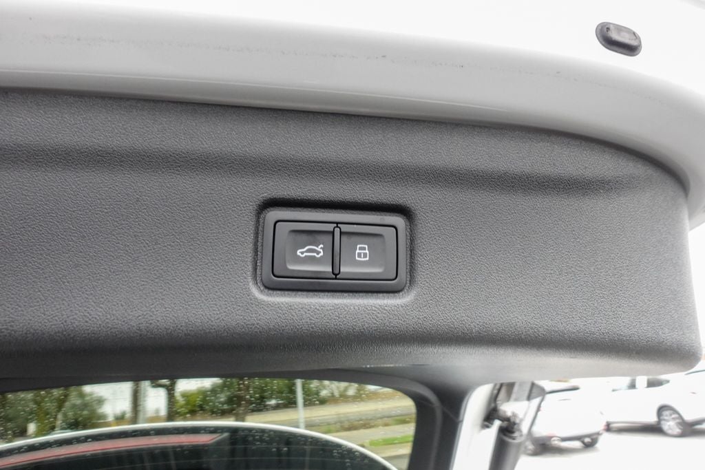 2025 Audi Q6 e-tron Premium Plus quattro