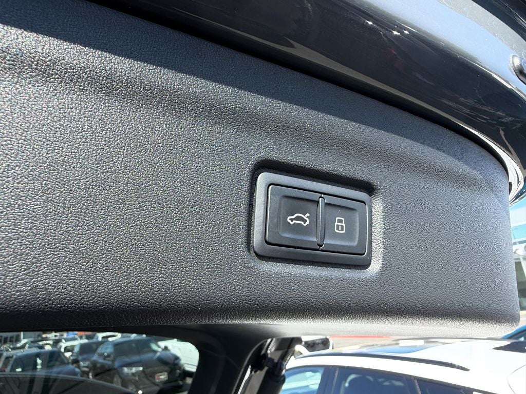 2025 Audi Q6 e-tron Premium Plus quattro