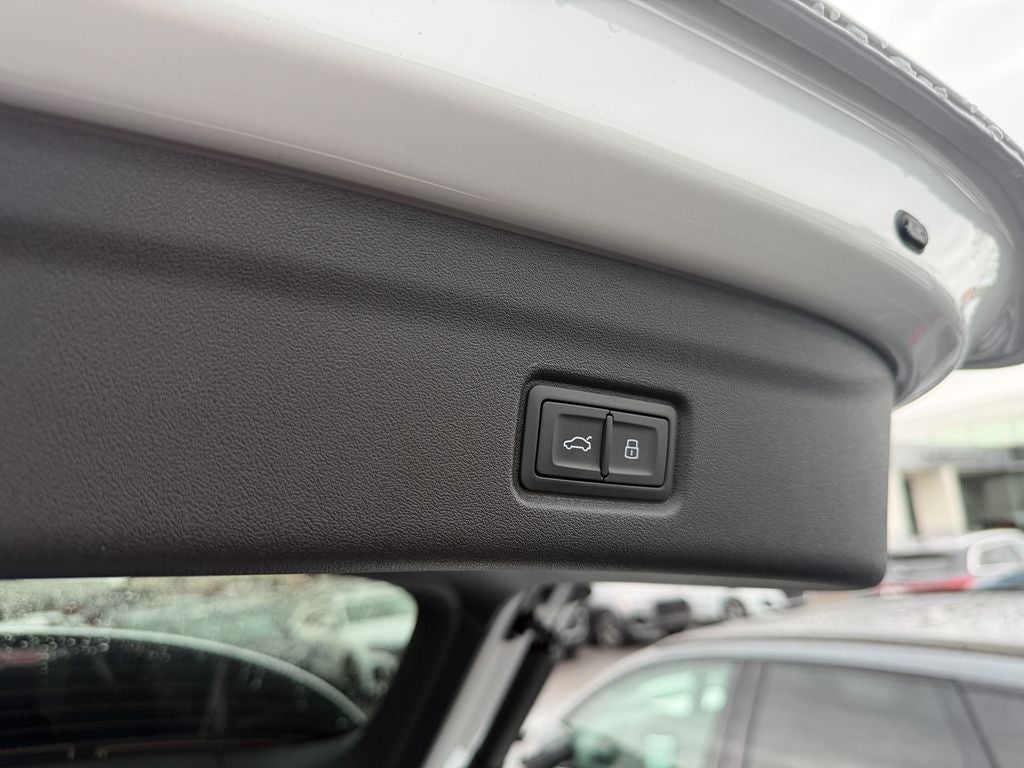 2027 Audi Q6 e-tron Premium quattro