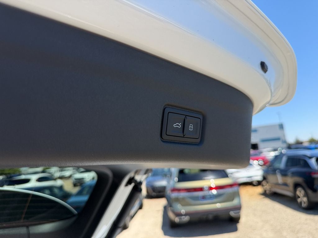 2027 Audi Q6 e-tron Premium Plus quattro