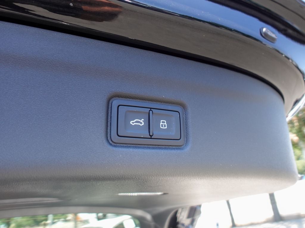 2027 Audi Q6 e-tron Premium quattro