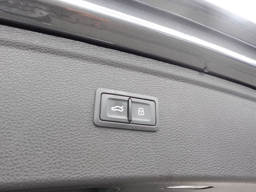 2022 Audi SQ5 Premium Plus quattro
