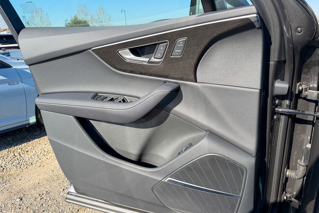 2025 Audi Q7 45 Premium Plus quattro