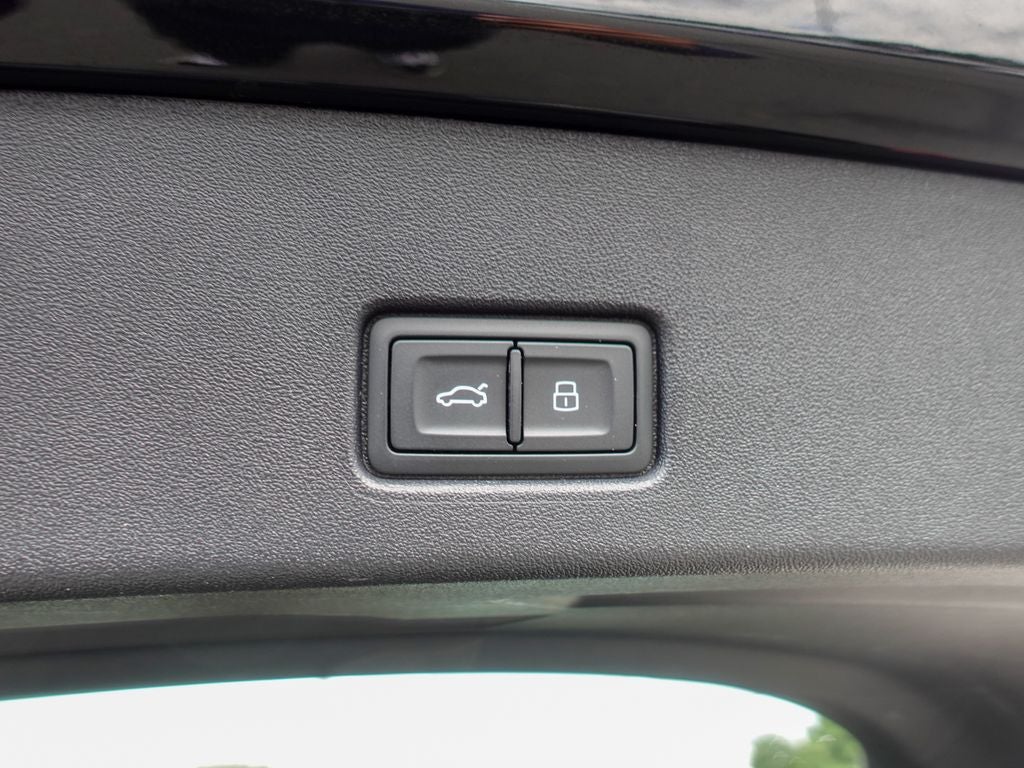 2024 Audi Q4 e-tron Prestige quattro