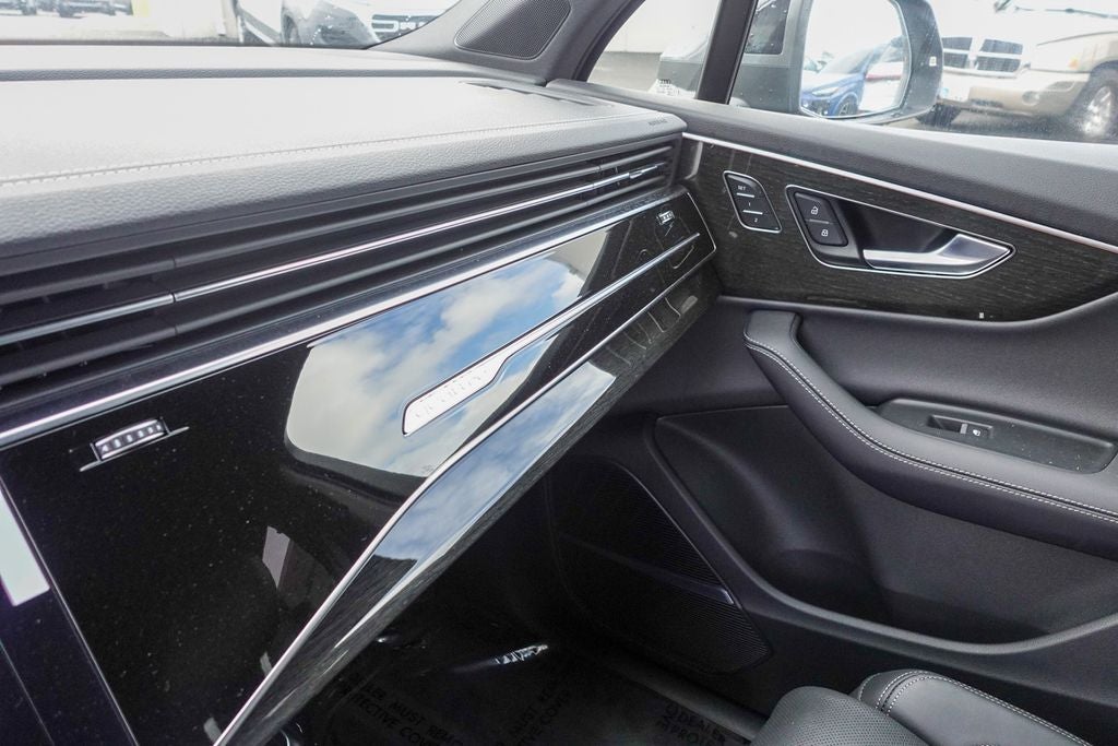 2025 Audi Q7 55 Prestige quattro