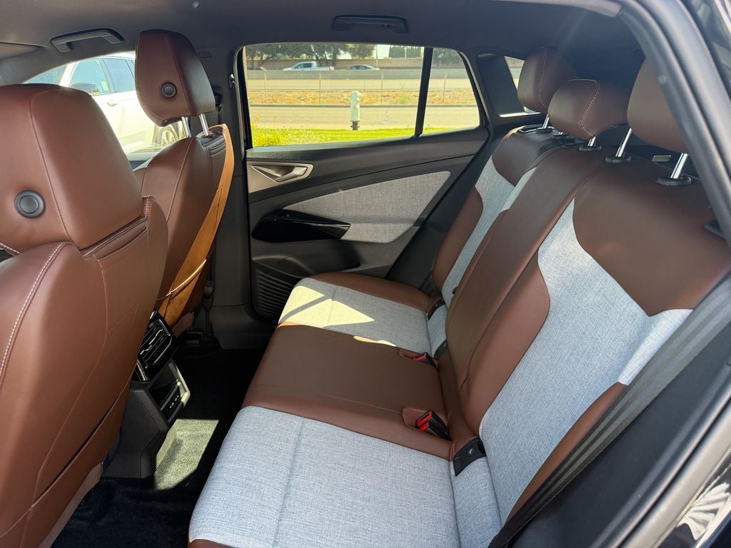 2023 Volkswagen ID.4 Pro