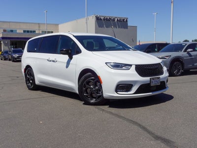 2024 Chrysler Pacifica Hybrid Select S Appearance