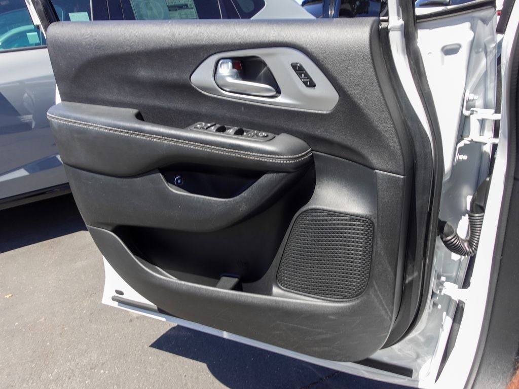 2024 Chrysler Pacifica Hybrid Select S Appearance