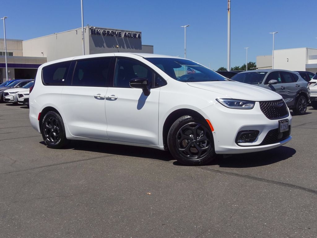 2024 Chrysler Pacifica Hybrid Select S Appearance