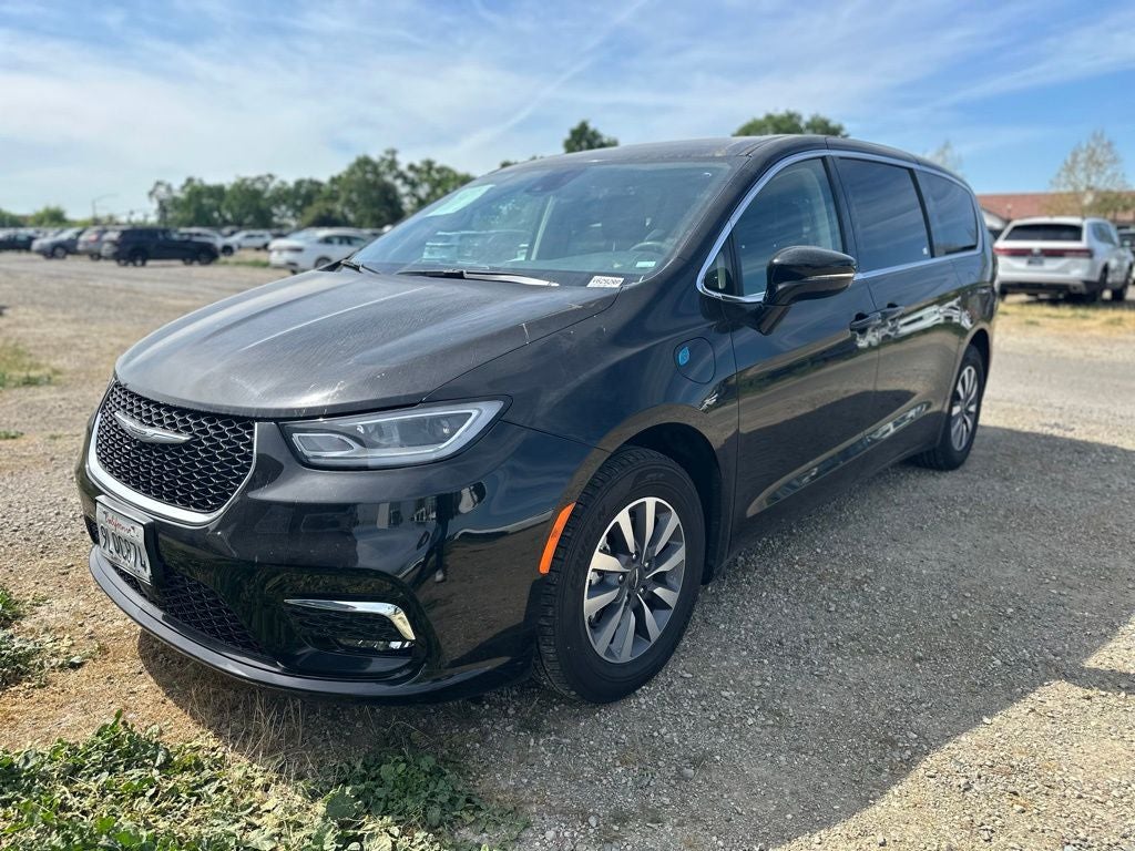 2024 Chrysler Pacifica Hybrid Select