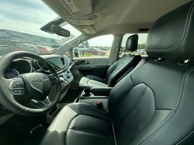 2024 Chrysler Pacifica Hybrid Select