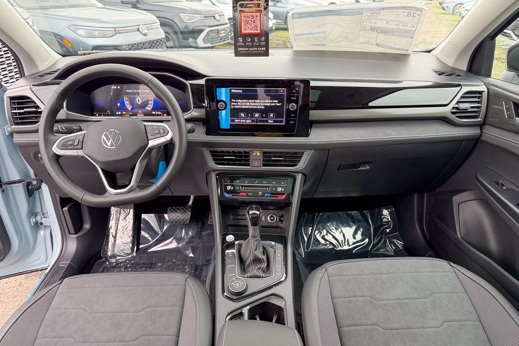 2026 Volkswagen Taos 1.5T SE Black