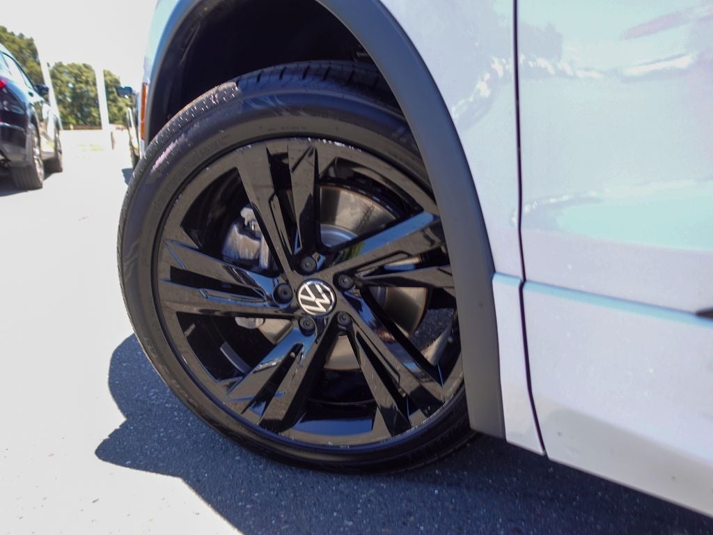 2024 Volkswagen Tiguan 2.0T SE R-Line Black