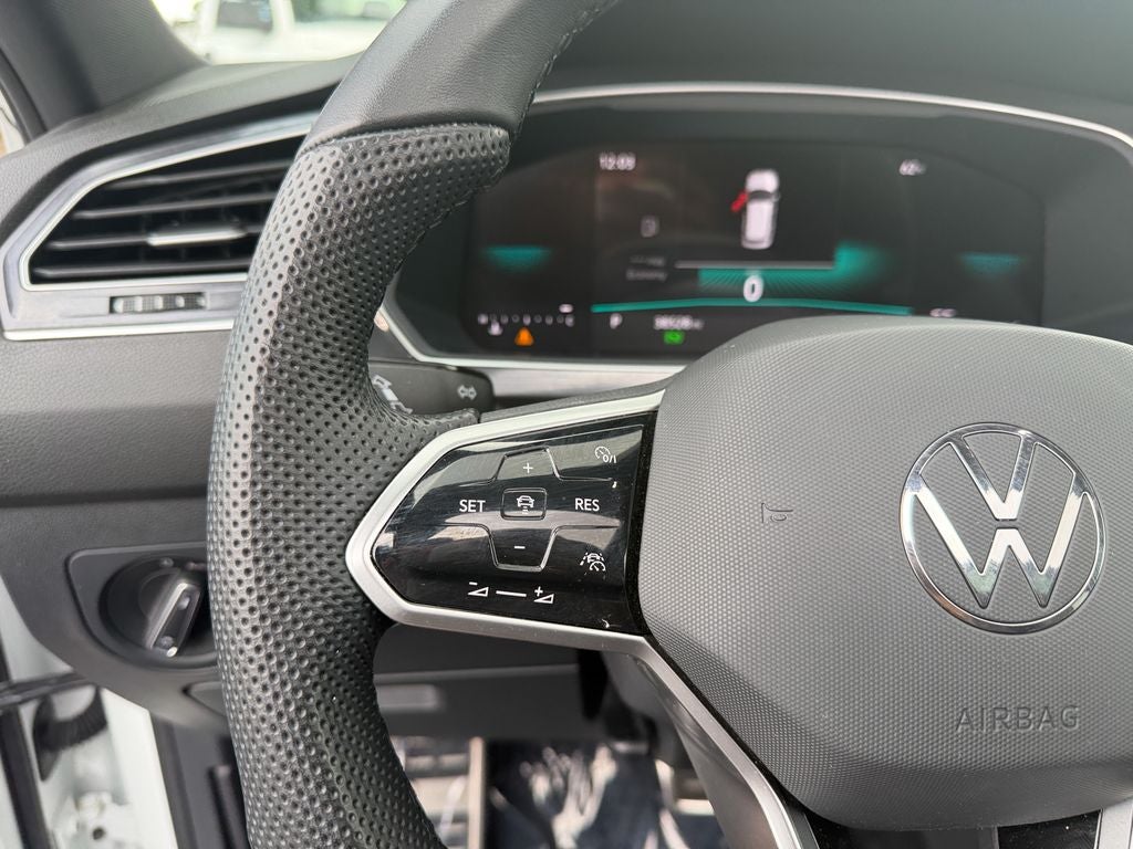 2024 Volkswagen Tiguan 2.0T SE R-Line Black