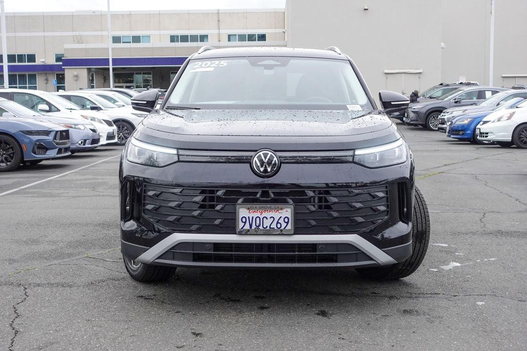 2025 Volkswagen Tiguan 2.0T SE