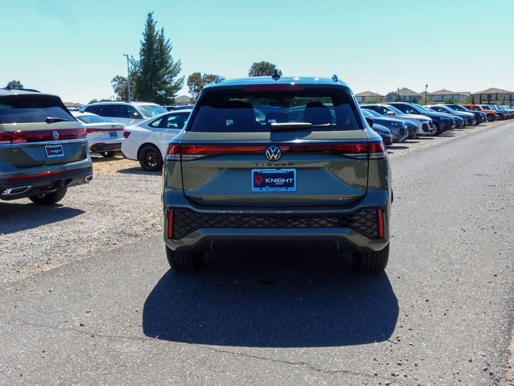 2026 Volkswagen Tiguan 2.0T SE R-Line Black