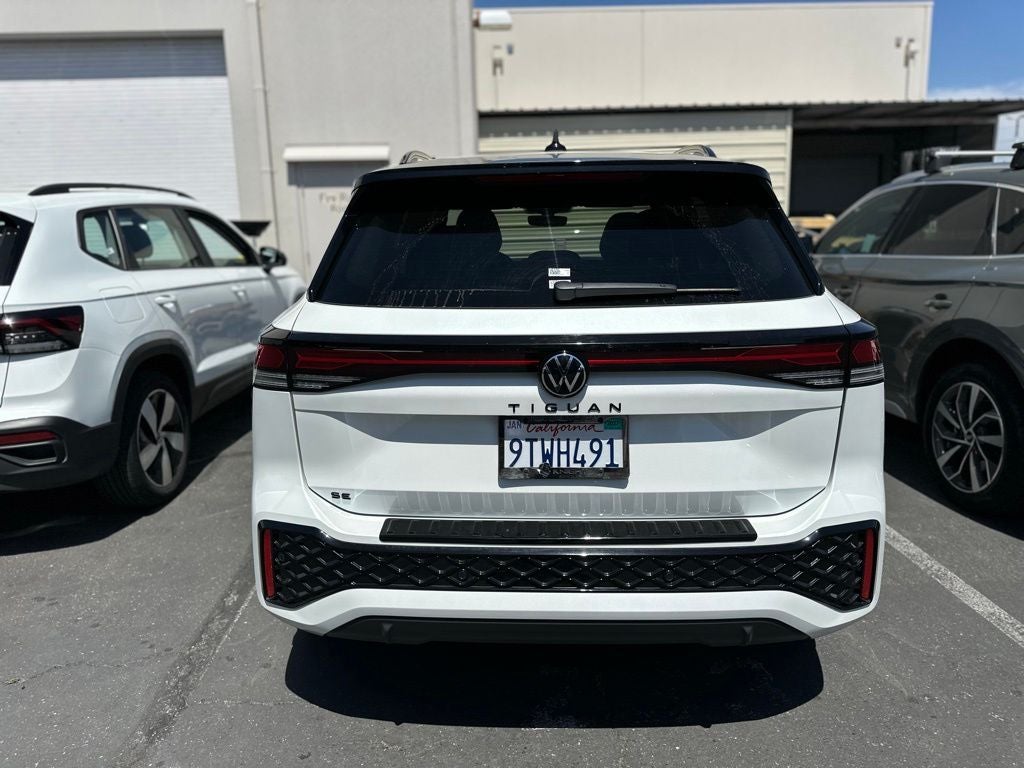 2026 Volkswagen Tiguan 2.0T SE R-Line Black