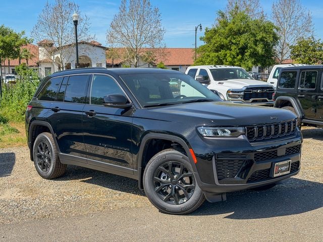 2026 Jeep Grand Cherokee Laredo