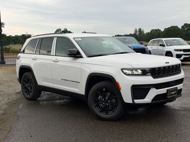 2026 Jeep Grand Cherokee Laredo Altitude