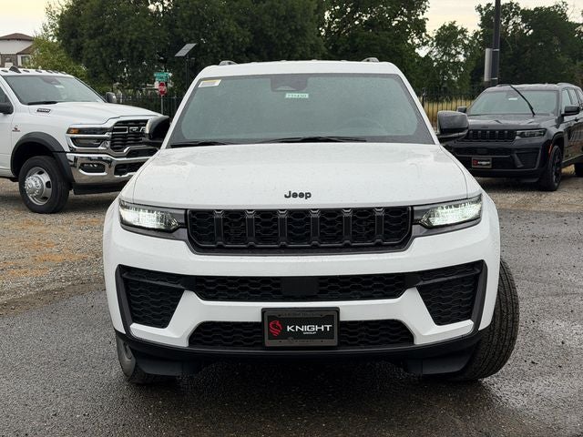 2026 Jeep Grand Cherokee Laredo Altitude