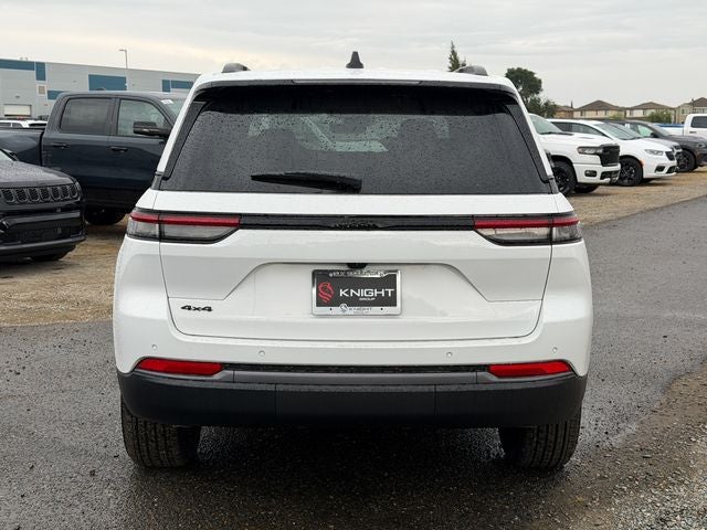 2026 Jeep Grand Cherokee Laredo Altitude