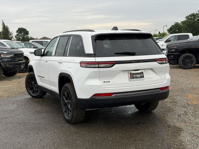 2026 Jeep Grand Cherokee Laredo Altitude