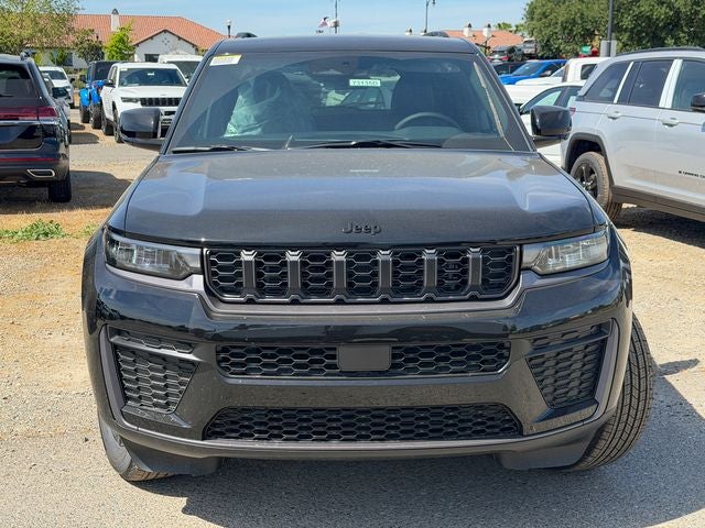 2026 Jeep Grand Cherokee Laredo Altitude