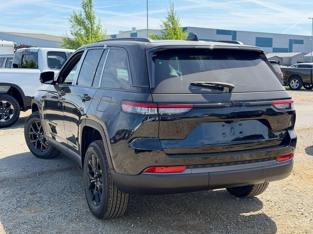 2026 Jeep Grand Cherokee Laredo Altitude
