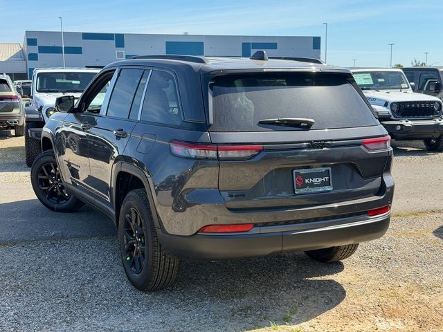 2026 Jeep Grand Cherokee Laredo Altitude