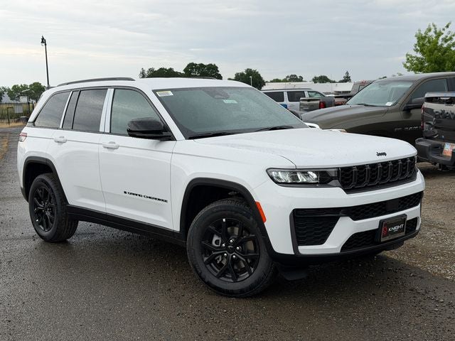 2026 Jeep Grand Cherokee Laredo Altitude
